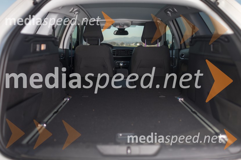 Peugeot&nbsp; 308 SW 1.6 BlueHDi 120 Allure, največji volumen znaša 1.660 litrovPeugeot  308 SW 1.6 BlueHDi 120 Allure, mediaspeed test