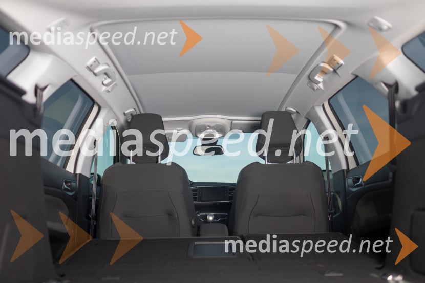 Peugeot&nbsp; 308 SW 1.6 BlueHDi 120 Allure, v testnem je bila tudi panoramska streha z zastirkoPeugeot  308 SW 1.6 BlueHDi 120 Allure, mediaspeed test