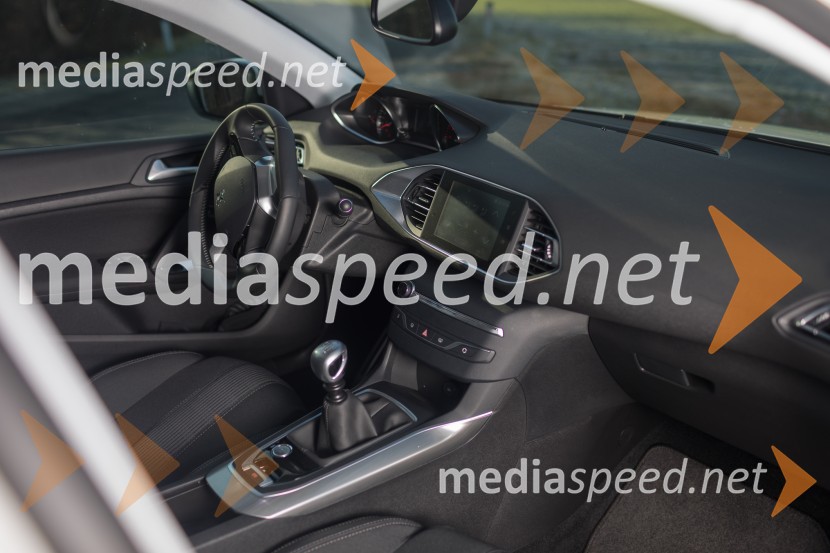 Peugeot&nbsp; 308 SW 1.6 BlueHDi 120 Allure, notranjostPeugeot  308 SW 1.6 BlueHDi 120 Allure, mediaspeed test