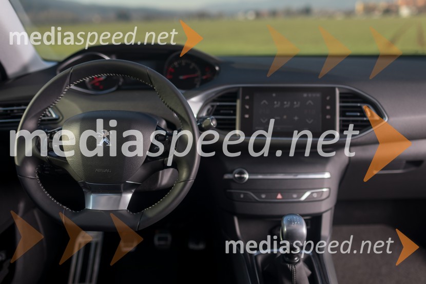 Peugeot&nbsp; 308 SW 1.6 BlueHDi 120 Allure, sofisticirano delovno okoljePeugeot  308 SW 1.6 BlueHDi 120 Allure, mediaspeed test