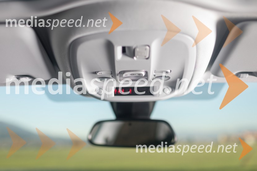 Peugeot&nbsp; 308 SW 1.6 BlueHDi 120 Allure, konzola na stropu&nbsp;Peugeot  308 SW 1.6 BlueHDi 120 Allure, mediaspeed test