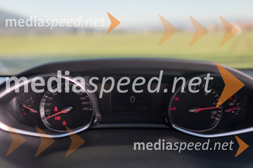 Peugeot&nbsp; 308 SW 1.6 BlueHDi 120 Allure, merilniki kot značilen Peugeotov i-cockpitPeugeot  308 SW 1.6 BlueHDi 120 Allure, mediaspeed test