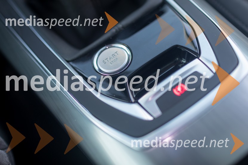 Peugeot&nbsp; 308 SW 1.6 BlueHDi 120 Allure, zagon motorja preko tipke ob ročni zavoriPeugeot  308 SW 1.6 BlueHDi 120 Allure, mediaspeed test