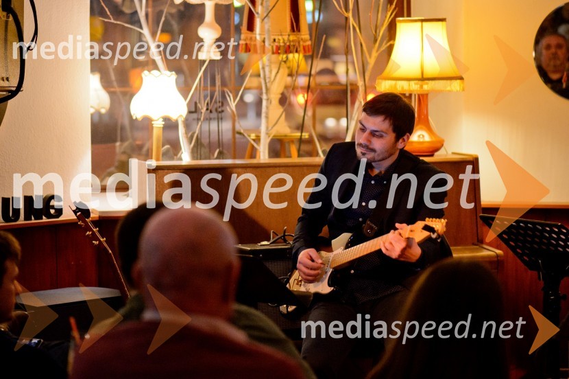  Miha  Koretič, glasbenikMaja Keuc, koncert