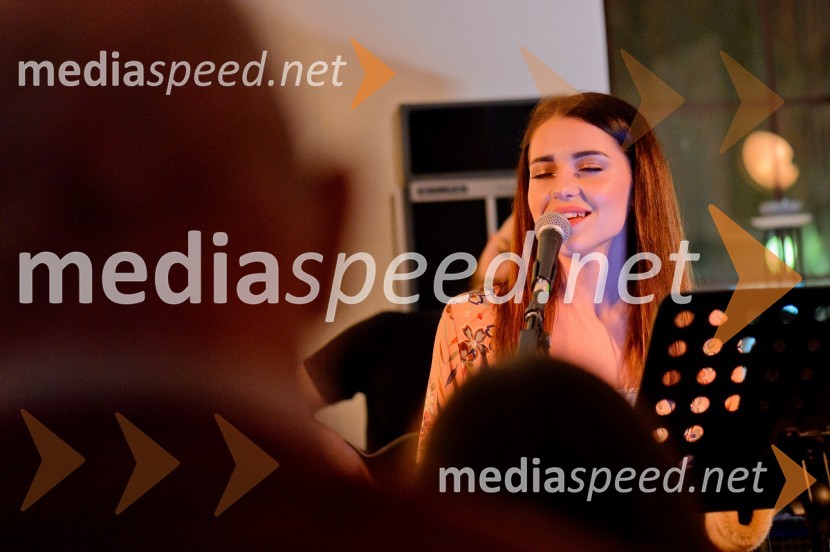  Maja Keuc, pevkaMaja Keuc, koncert
