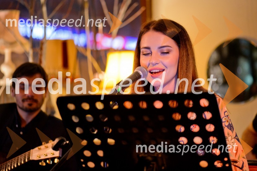  Maja Keuc, pevkaMaja Keuc, koncert