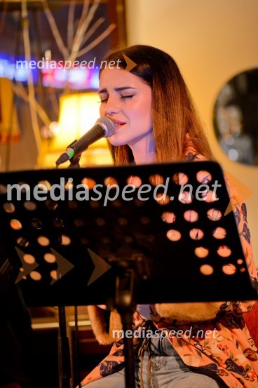  Maja Keuc, pevkaMaja Keuc, koncert