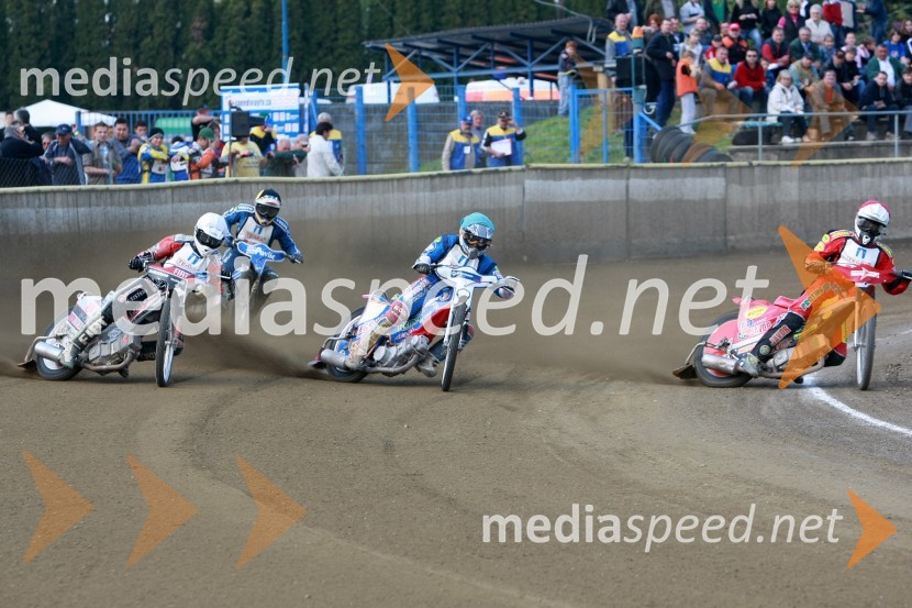 Jernej Kolenko (AMTK Ljubljana), Izak Šantej (AMD Krško), Aleksander Čonda (AMD Krško) in zadaj Ivan Vargek (SK Unia Goričan)SPEEDWAY DP posameznikov 2008 3. dirka, Skupina A