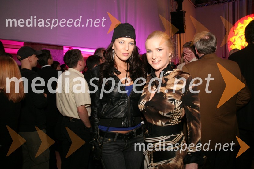 Iris Mulej, Miss Slovenije 2006 in Danica Lovenjak, voditeljica vremena oddaje Svet na Kanalu APraznovanje 5. obletnice portala Planet