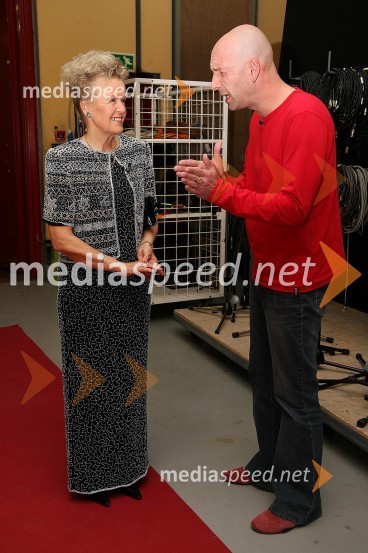 Angelca Likovič, nekdanja ravnateljica in podpredsednica društva Pobuda za šolo po meri človeka in Jože Činč, TV voditeljFinalna oddaja Piramida