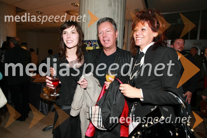 Ula Furlan Molk, igralka in Nedjan Brataševec, častni konzul Poljske s soprogo MirandoPredpremiera filma Hit poletja