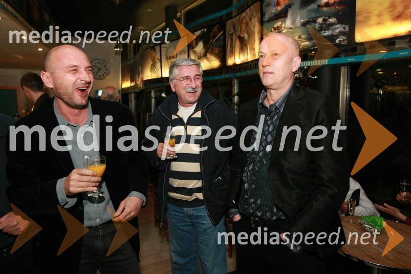 Dario Varga, igralec, Petar Radovič, urednik razvedrilnega programa na TV Slovenija in Vlado Kreslin, pevecPredpremiera filma Hit poletja