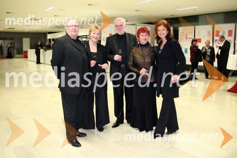 Ivo Kosi, koreograf s soprogo Mimi, Marko Gorjanc, namestnik ravnatelja SNG Opera in balet Ljubljana in njegova žena Radomila ter dr. Nena Kopčavar GučekPremiera baleta Mozart vs. Schumann, SNG Opera in balet Ljubljana