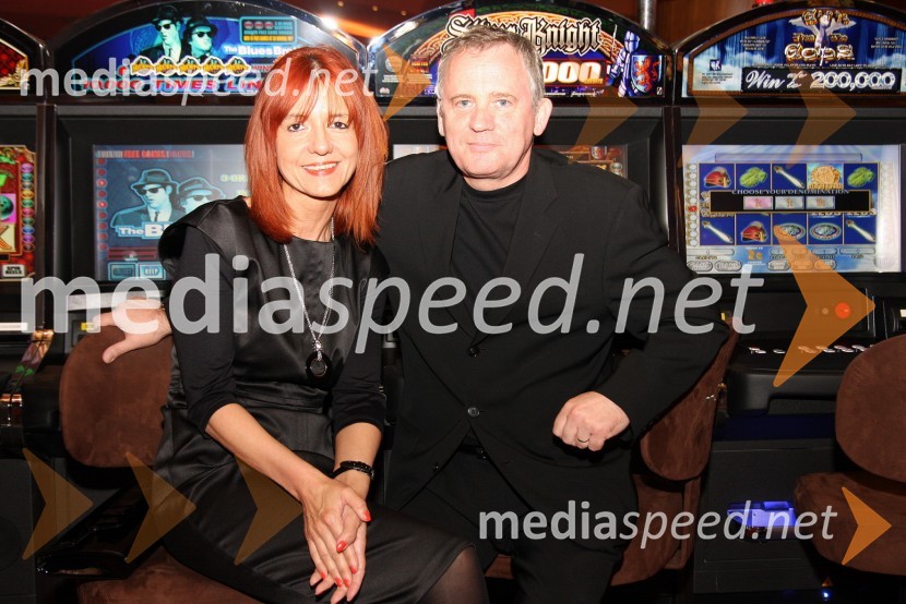 Miša Vugrinec, urednica Večerove priloge Bonbon in Boris Vugrinec, urednik fotografije pri VečeruModna revija Sanjam 30, Casino Mond