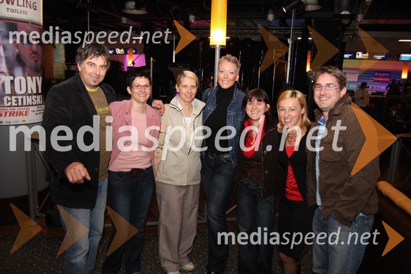 ObiskovalciKoncert Tonija Cetinskega v Bowling centru Strike