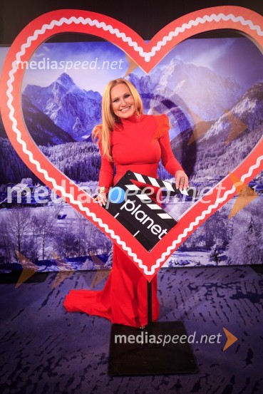  Nuša Derenda, pevkaGorske sanje, premiera nove slovenske serije