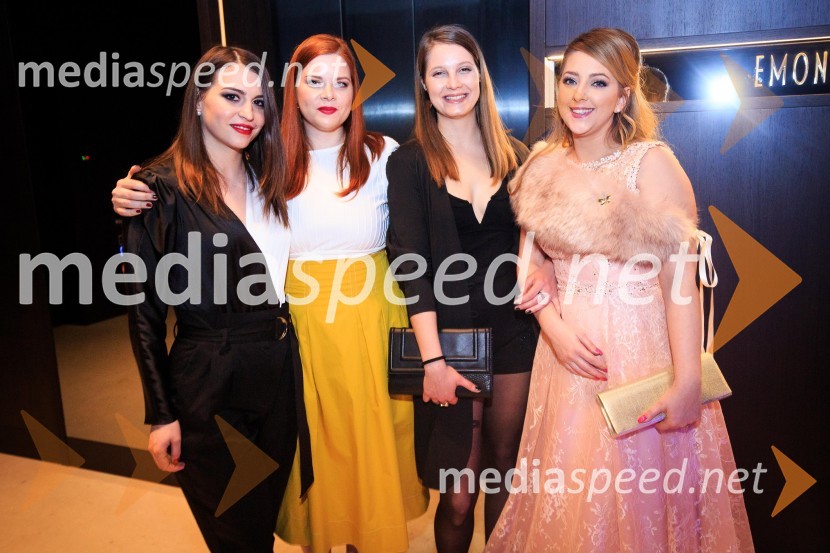  Zarja  Predin, stilistka in kostumografinja;  Valentina Barbarič;  Barbi Drmota, asistent kostumografije;  ... Gorske sanje, premiera nove slovenske serije