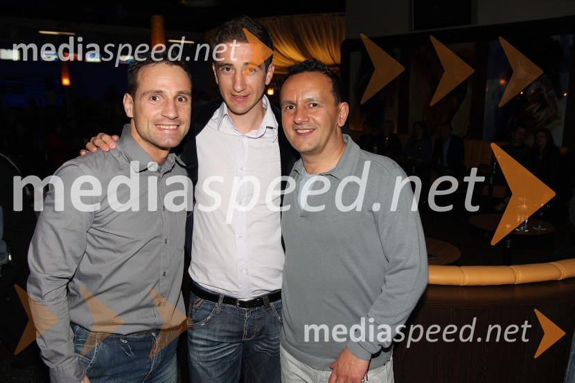 Tomaž Barada, taekwondoist in kickboksar, Miha Pitanic, nogometaš in Kosta Turner, lastnik Bowling centra StrikeKoncert Tonija Cetinskega v Bowling centru Strike