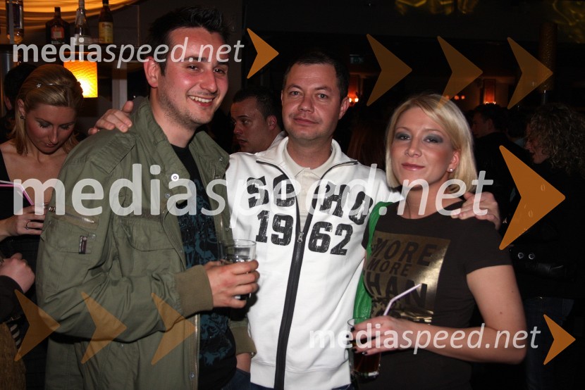 ObiskovalciKoncert Tonija Cetinskega v Bowling centru Strike