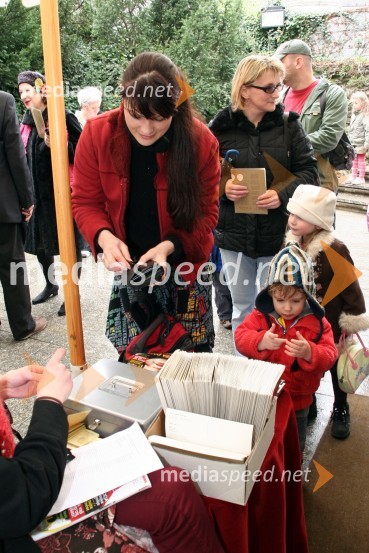 Pia Zemljič, igralka in sin VorancPremiera otroške predstave Grdi raček, Mini teater
