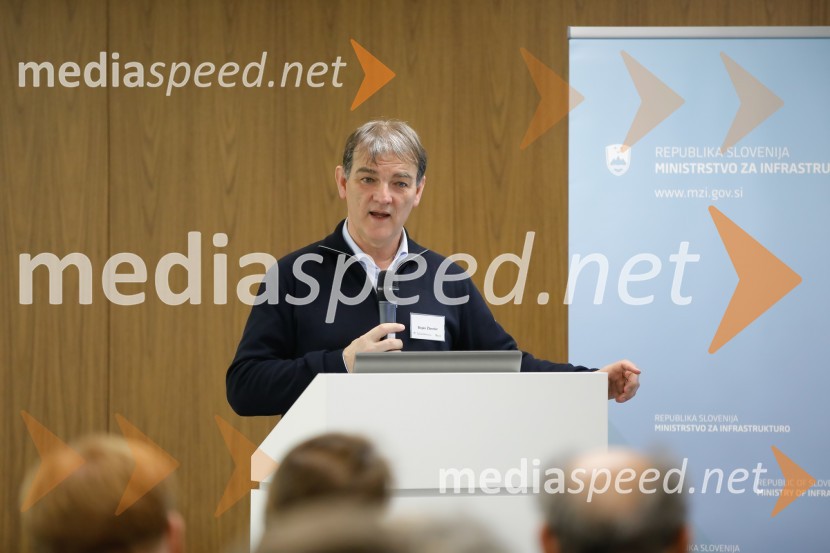 mag. Bojan Žlender, Ministrstvo za infrastrukturoUkrepi in spodbude za prehod na e-mobilnost, strokovni posvet