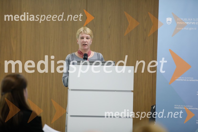 dr. med., spec. Simona Perčič, Univerzitetni klinični center LjubljanaUkrepi in spodbude za prehod na e-mobilnost, strokovni posvet