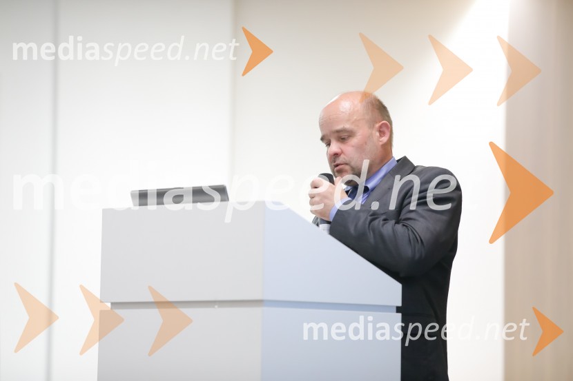  Boris  Bajt, vodja lizing področja, Združenje bank SlovenijeUkrepi in spodbude za prehod na e-mobilnost, strokovni posvet