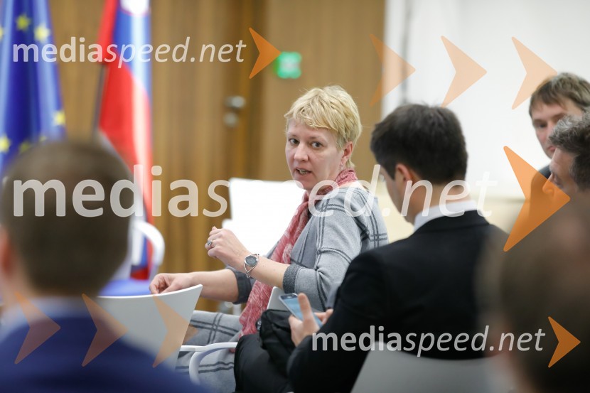 dr. med., spec. Simona Perčič, Univerzitetni klinični center LjubljanaUkrepi in spodbude za prehod na e-mobilnost, strokovni posvet