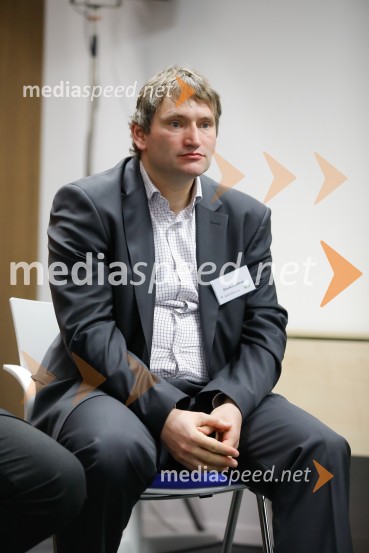 dr. Slavko Ažman, Center energetsko učinkovitih rešitev, CERUkrepi in spodbude za prehod na e-mobilnost, strokovni posvet