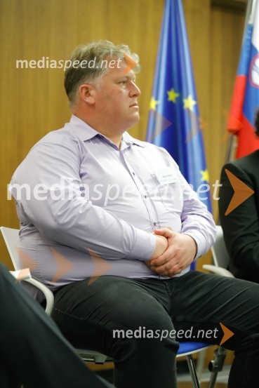  Miloš Milač, urednik avtomobilizma pri časniku FinanceUkrepi in spodbude za prehod na e-mobilnost, strokovni posvet