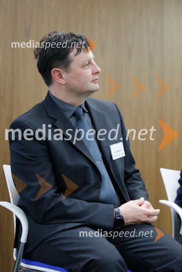  Jošt Šmajdek, vodja komerciale LPPUkrepi in spodbude za prehod na e-mobilnost, strokovni posvet