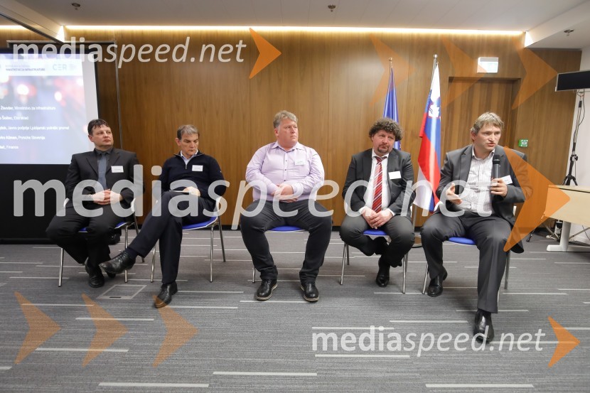  Jošt Šmajdek, vodja komerciale LPP; mag. Bojan Žlender, Ministrstvo za infrastrukturo;  Miloš Milač, urednik avtomobilizma pri časniku Finance; mag. Hinko Šolinc, direktor, Eko sklad; dr. Slavko Ažman, Center energetsko učinkovitih rešitev, CERUkrepi in spodbude za prehod na e-mobilnost, strokovni posvet