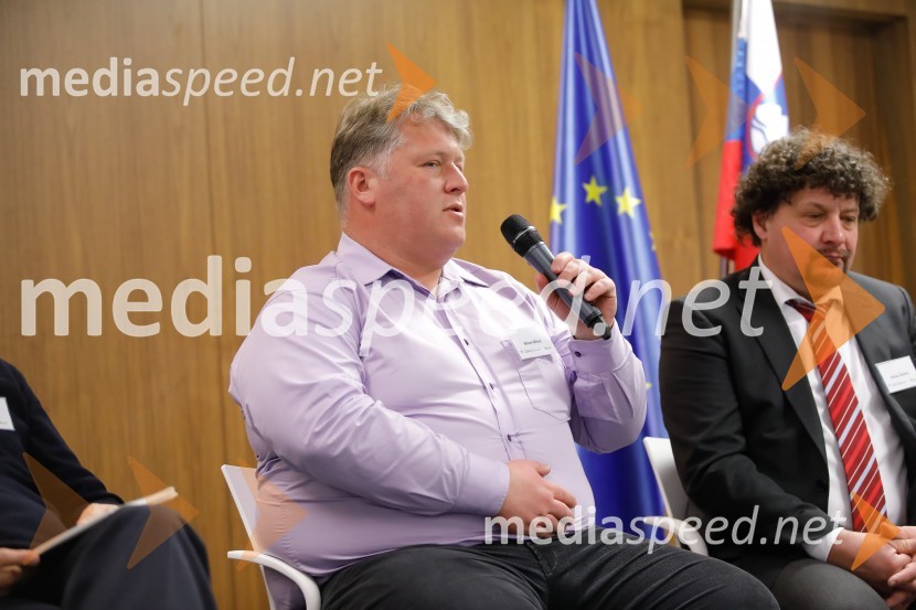  Miloš Milač, urednik avtomobilizma pri časniku FinanceUkrepi in spodbude za prehod na e-mobilnost, strokovni posvet