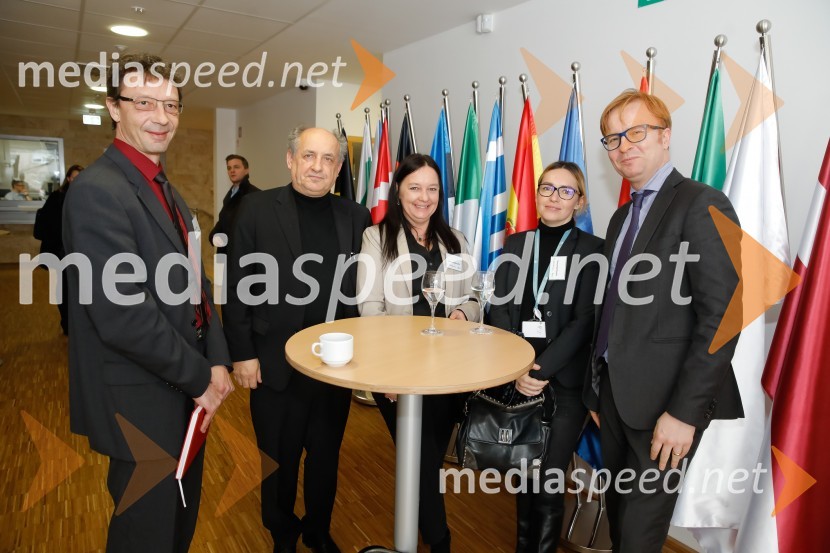  ... ;  ... ;  Polonca Marčetič;  Veronika Kuralt;  ... Ukrepi in spodbude za prehod na e-mobilnost, strokovni posvet