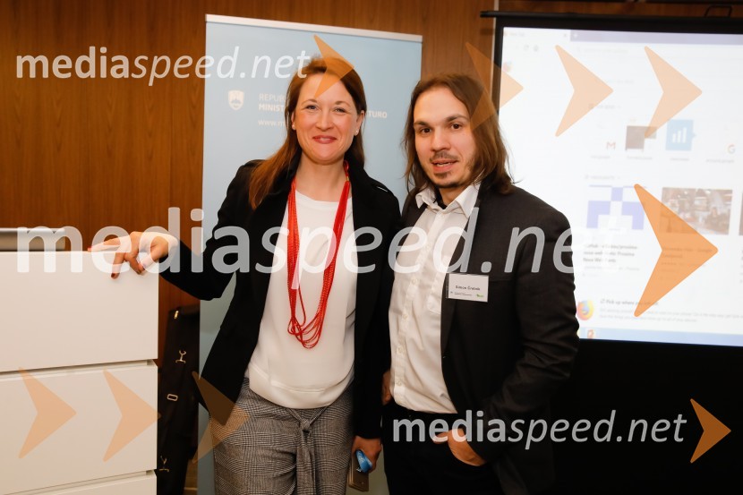  Ana Struna Bregar,  izvršna direktorica CER;  Simon Čretnik, Siemens Ukrepi in spodbude za prehod na e-mobilnost, strokovni posvet