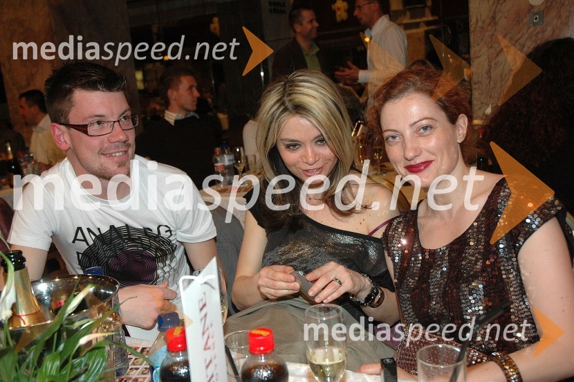 Nina Vipotnik, vodja marketinga v Emporiumu in njen spremljevalec Domen Mavrič, novinar in Hermina Kovačič, urednica Diners MagazineMiss športa 2008