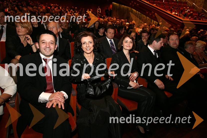 Vinko Filipič, član poslovodstva Pošte Slovenije in Sabina Podkrižnik, direktorica sektorja za trženje Pošte SlovenijaPremiera opere Così fan tutte, SNG Maribor