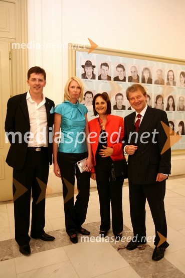 Božidar Novak, partner in svetovalec v komunikacijski skupini SPEM  ter njegova soproga Barbara Novak, pomočnica ravnateljice  OŠ Angela Besednjaka in Davorin Kračun, nekdanji veleposlanik Slovenije v ZDA z ženo AndrejoPremiera opere Così fan tutte, SNG Maribor