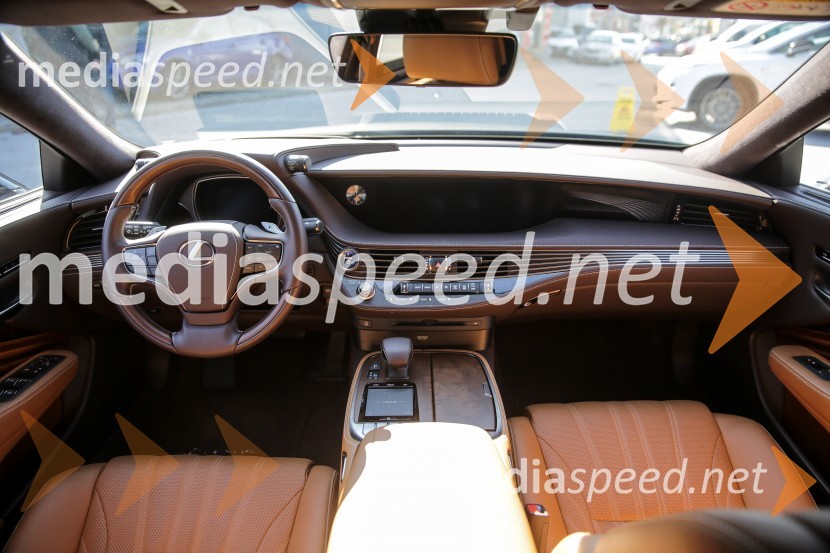 Lexus LS, slovenska predstavitev