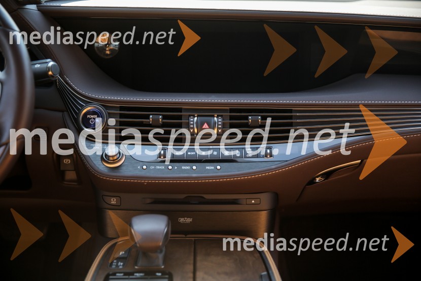 Lexus LS, slovenska predstavitev