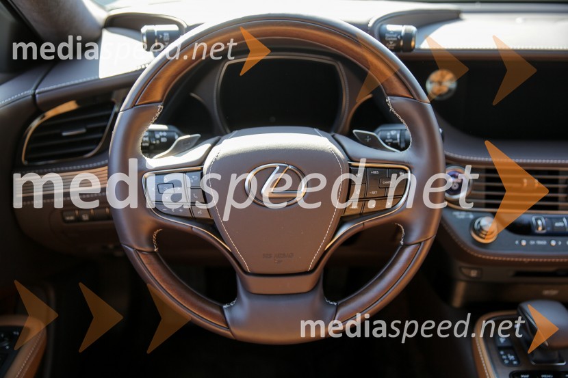 Lexus LS, slovenska predstavitev