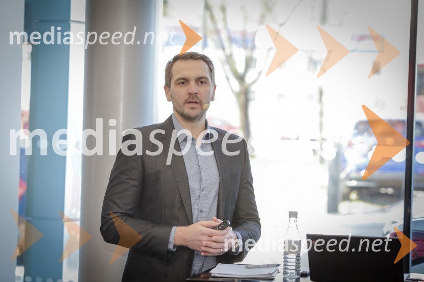 Lexus LS, slovenska predstavitev