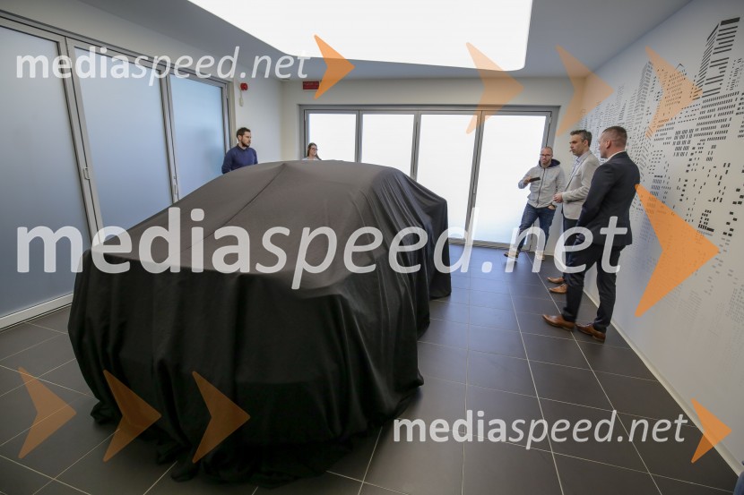 Lexus LS, slovenska predstavitev