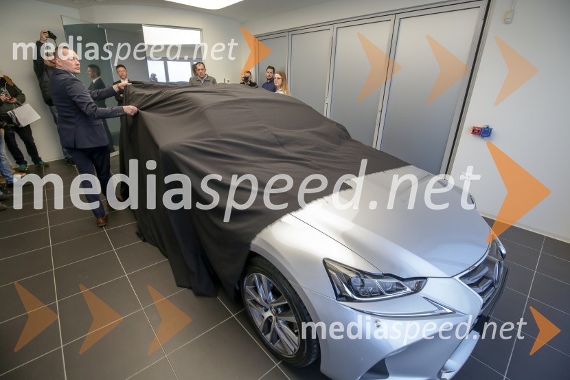 Lexus LS, slovenska predstavitev