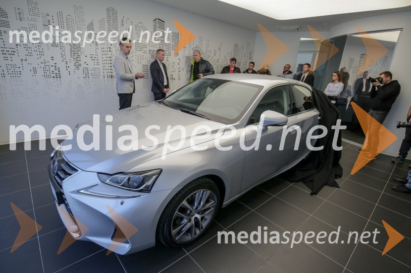 Lexus LS, slovenska predstavitev