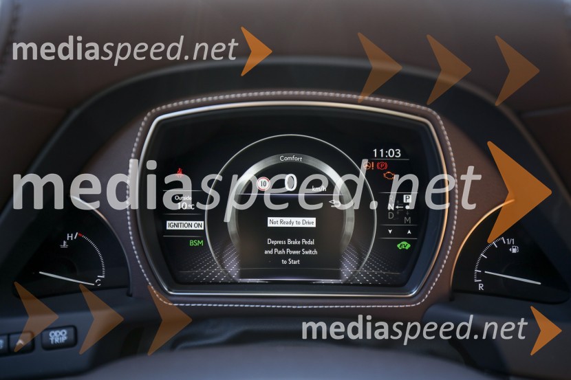 Lexus LS, slovenska predstavitev