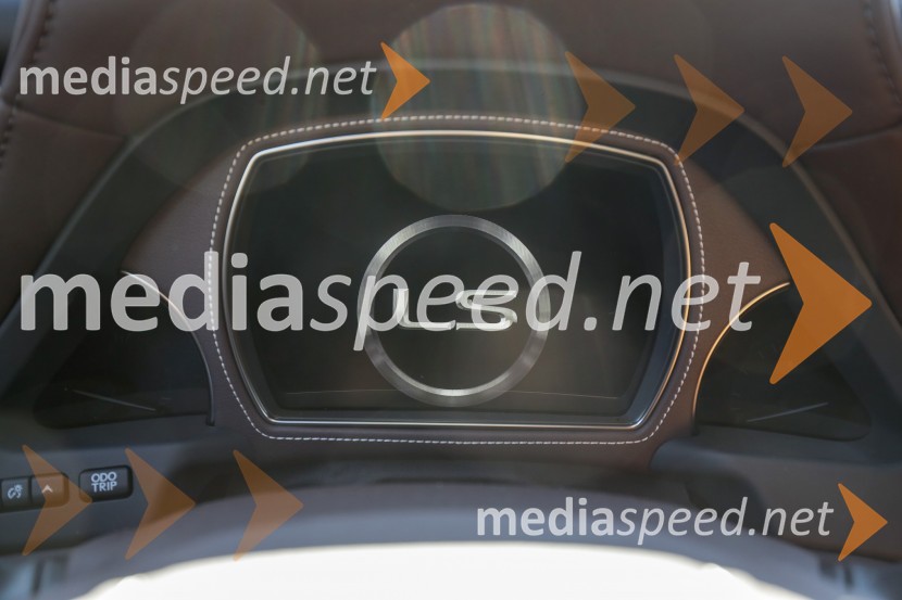 Lexus LS, slovenska predstavitev