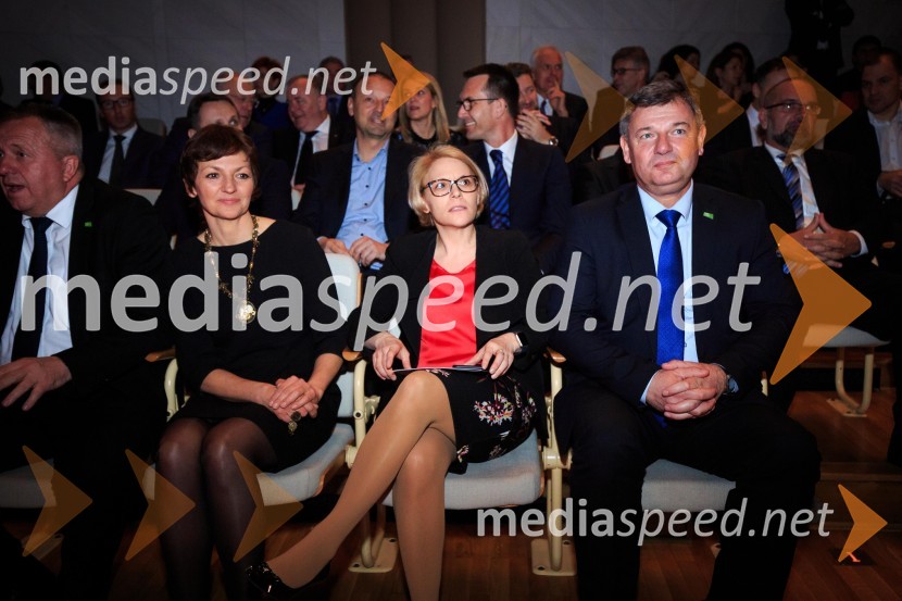 prof. dr. Maja Makovec Brenčič, ministrica za izobraževanje, znanost in šport; dr. Anja Kopač Mrak, ministrica za delo, družino in enake možnosti;  ... 50. podelitev nagrad Gospodarske zbornice Slovenije