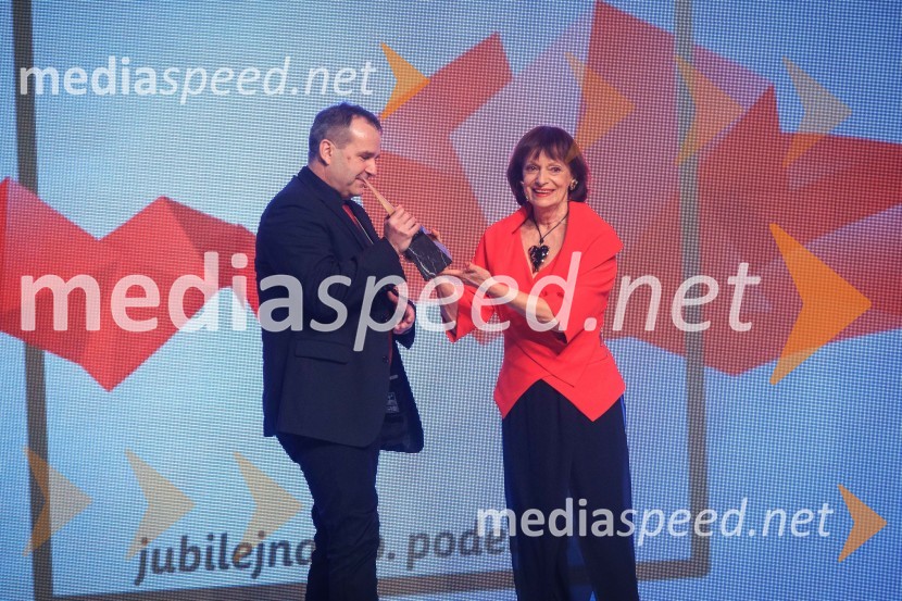  Iztok Špan, lastnik in direktor, Tajfun; dr. Manca Košir, publicistka50. podelitev nagrad Gospodarske zbornice Slovenije