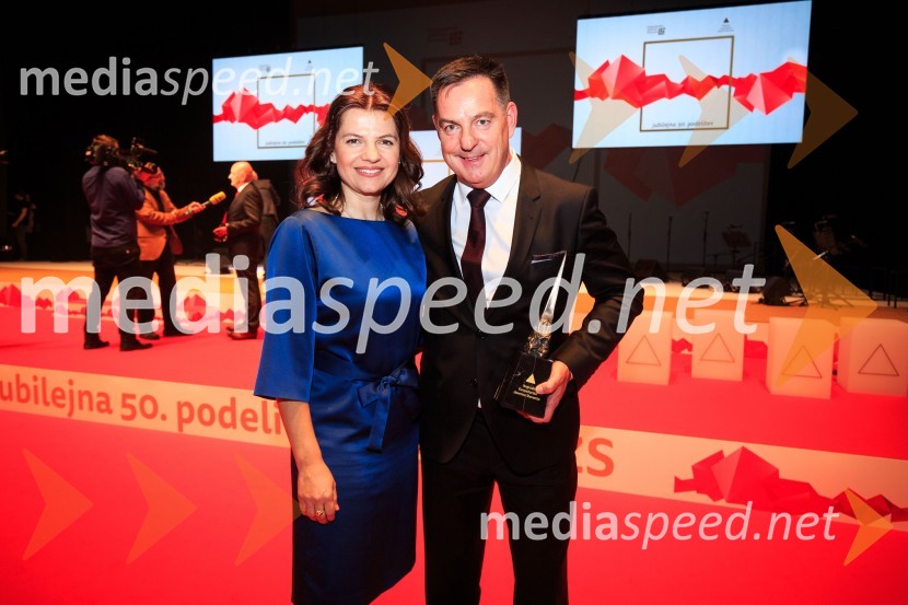 mag. Sonja  Šmuc, generalna direktorica GZS;  Branko Kamenšek, direktor, LEK VETERINA d.o.o.50. podelitev nagrad Gospodarske zbornice Slovenije